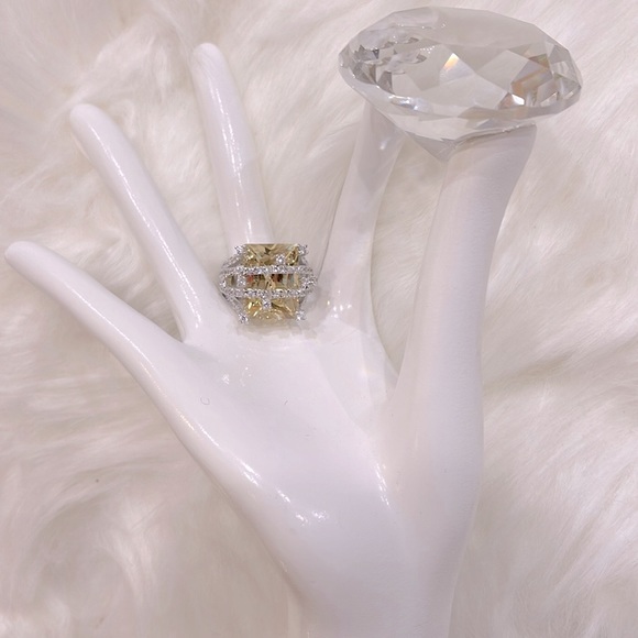 NEW! Sterling Silver Champagne Topaz & Crystal Cocktail Ring - Picture 3 of 7